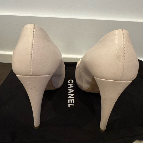 CHANEL Women's Silver and Cream Heels - Picture 2 of 9